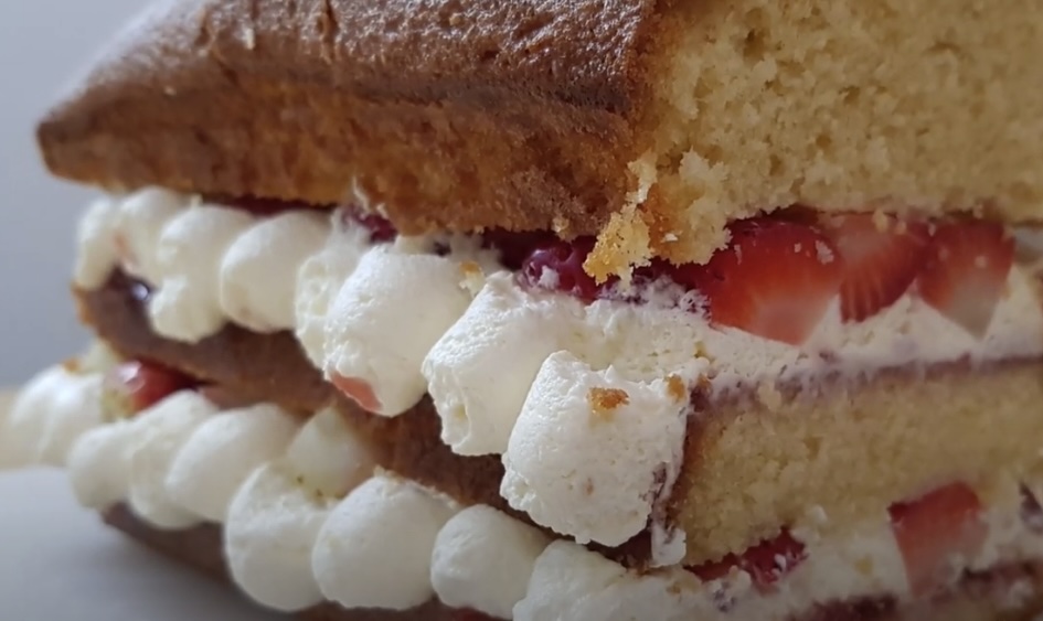Your Guide to Mastering the Victoria Sponge Loaf