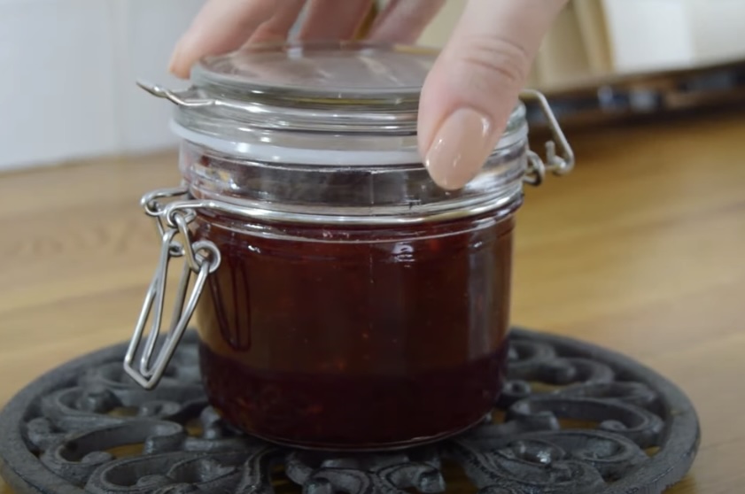 Sweet & Tangy: Jamie Oliver’s Rhubarb Jam Recipe with a Twist